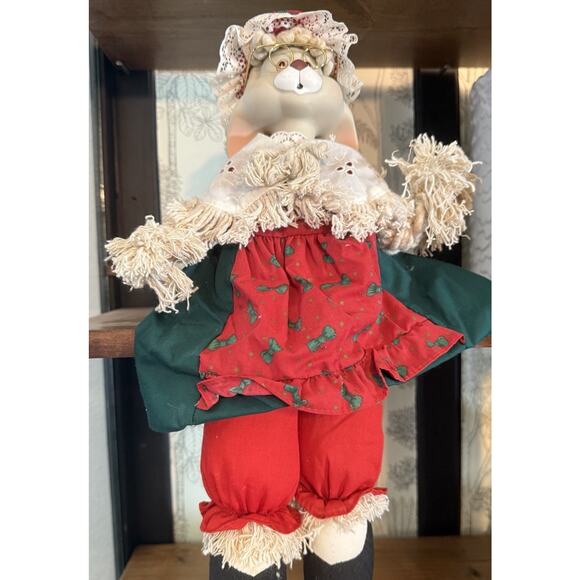 House of Lloyd Christmas Around the World Granny Flo Bunny Shelf Sitter 1996 - Picture 1 of 10